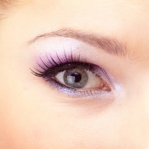 Does eyeshadow belong under your eyes?