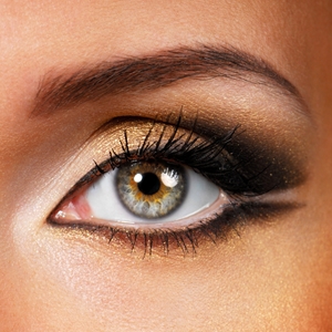 Highlight your eyes with a corner sparkle