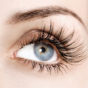 How to apply fake eyelashes with ease
