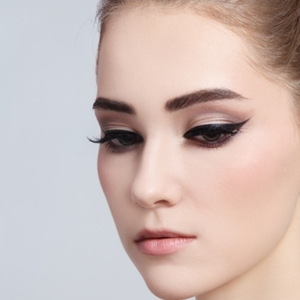 How to do the perfect cat eye