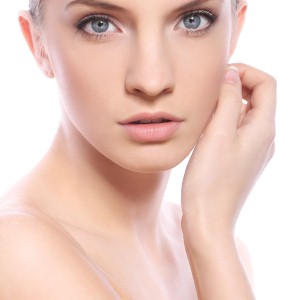 Restore radiance to your sensitive skin in 3 simple steps