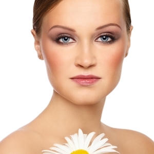 Spring means smoky eyes and sun-kissed cheeks