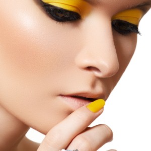 Take a chance this summer with yellow eyeshadow